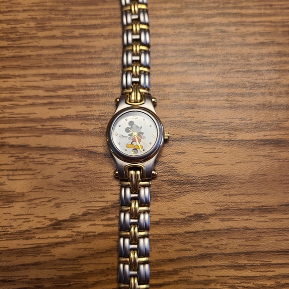 Disney wrist Watch classic Mickey Mouse - Picture 2 of 8